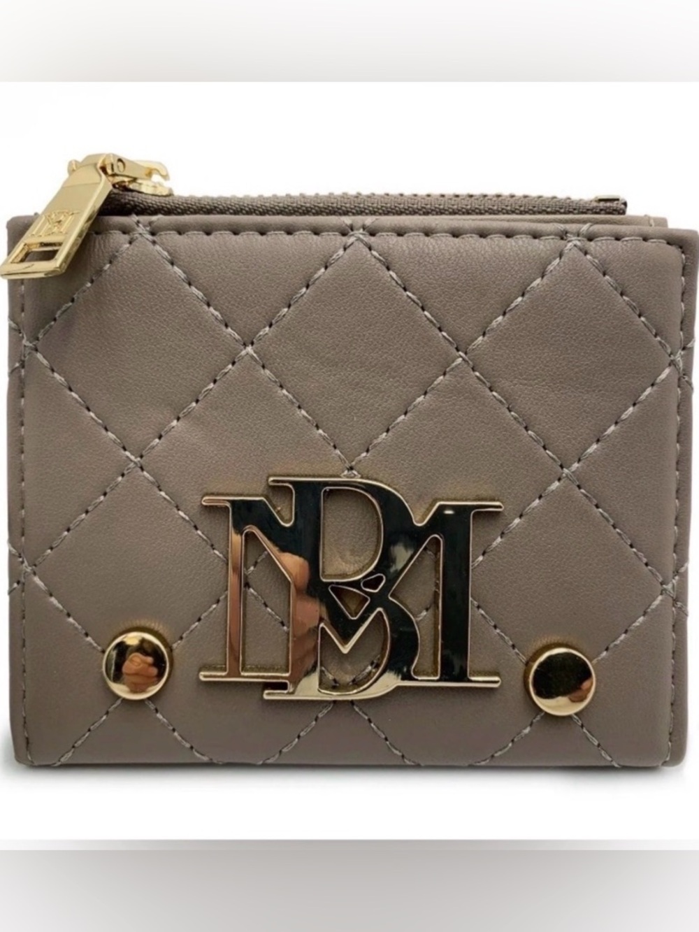 Badgley Mischka NWT Quilted Taupe
Short Bi-Fold Card Wallet with Zip Coin Pocket